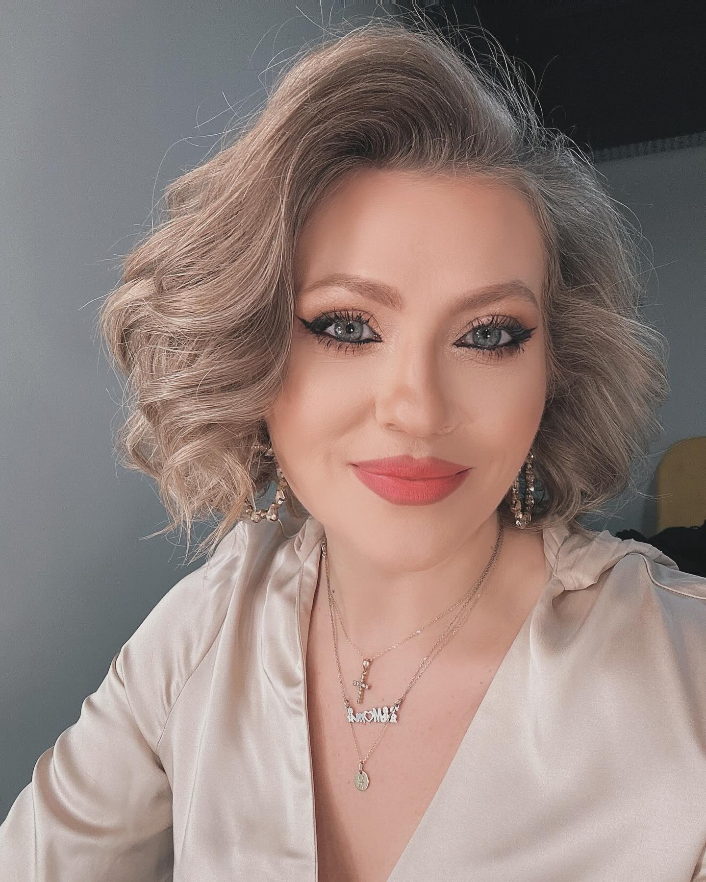 La ce interventie a apelat Mirela Vaida, la 42 de ani 5