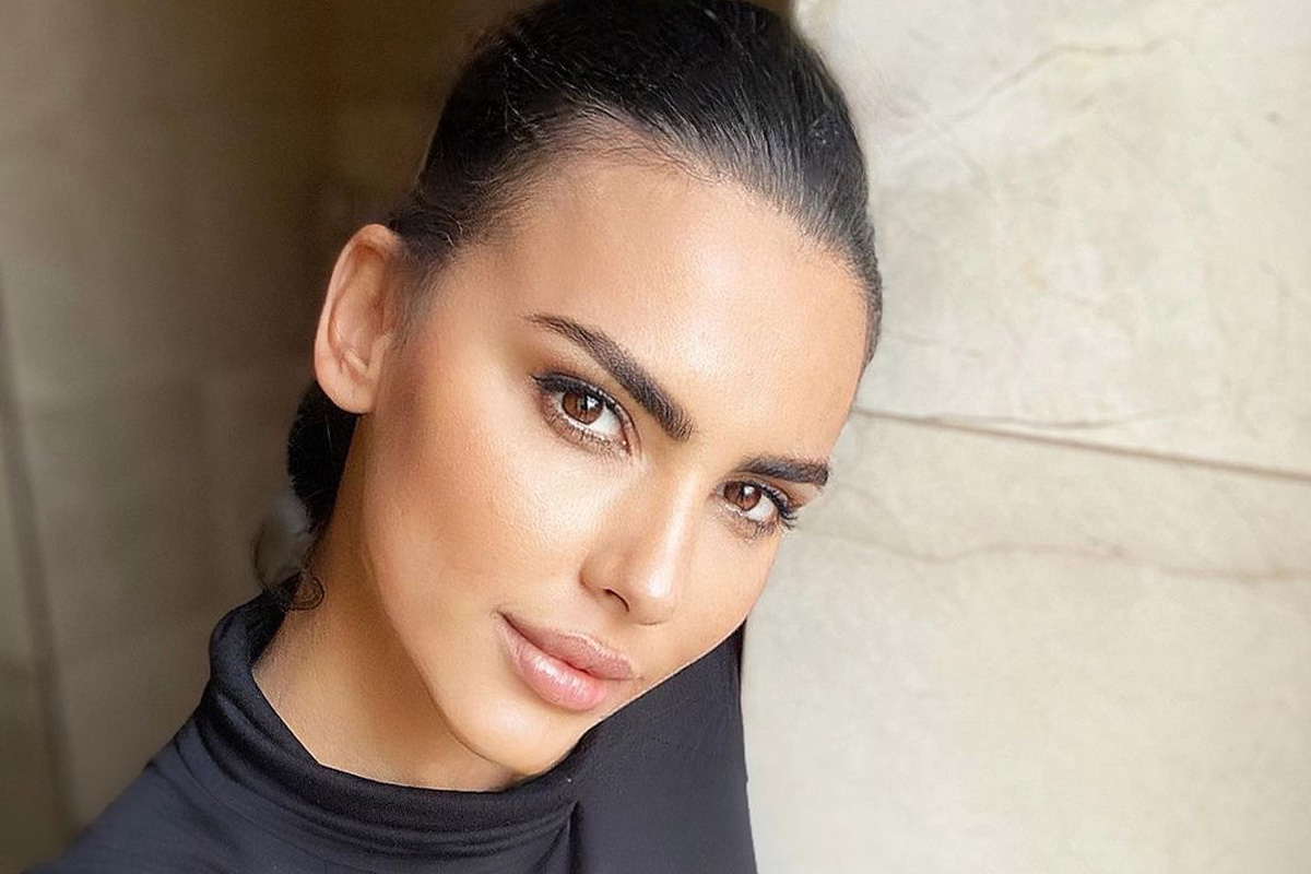 Lavinia Pirva s-a filmat in cei mai scurti pantaloni