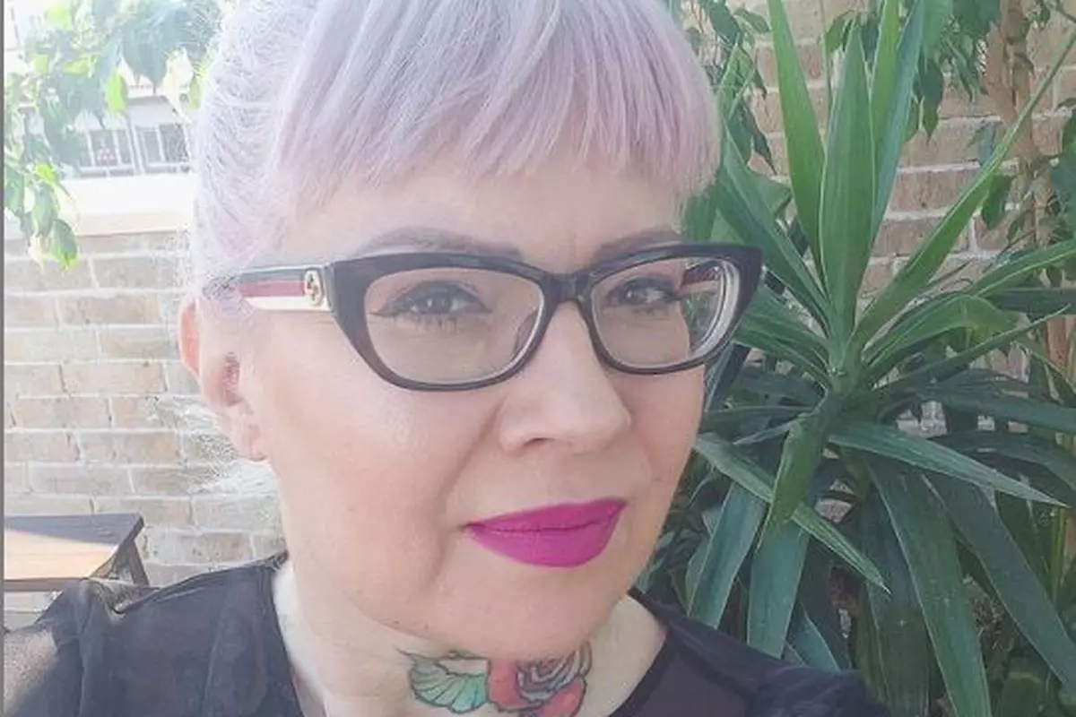 Marea absenta de la inmormantarea Mioarei Roman 2