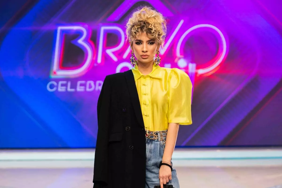 Marea absenta de la inmormantarea Mioarei Roman 5