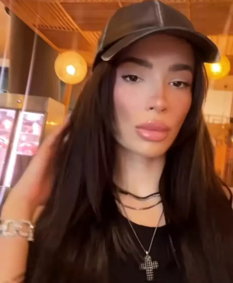 Marea absenta de la inmormantarea Mioarei Roman 8