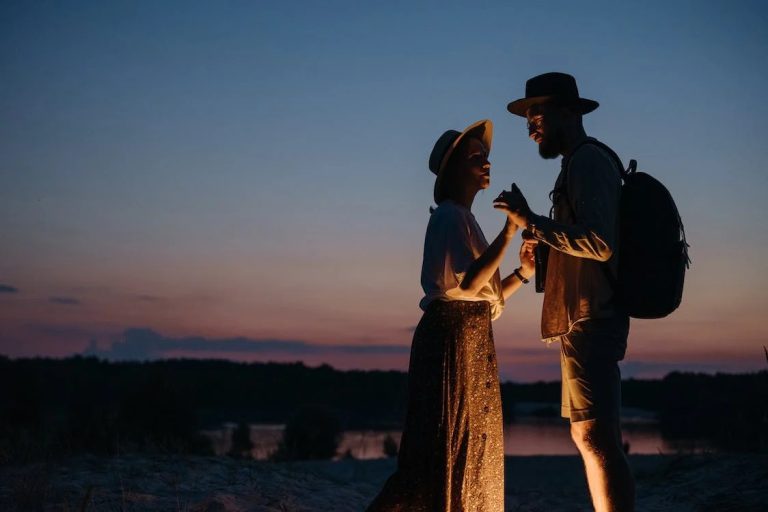 Mi-am reîntâlnit marea dragoste după 20 de ani. Am renunțat la bani și familie pentru el