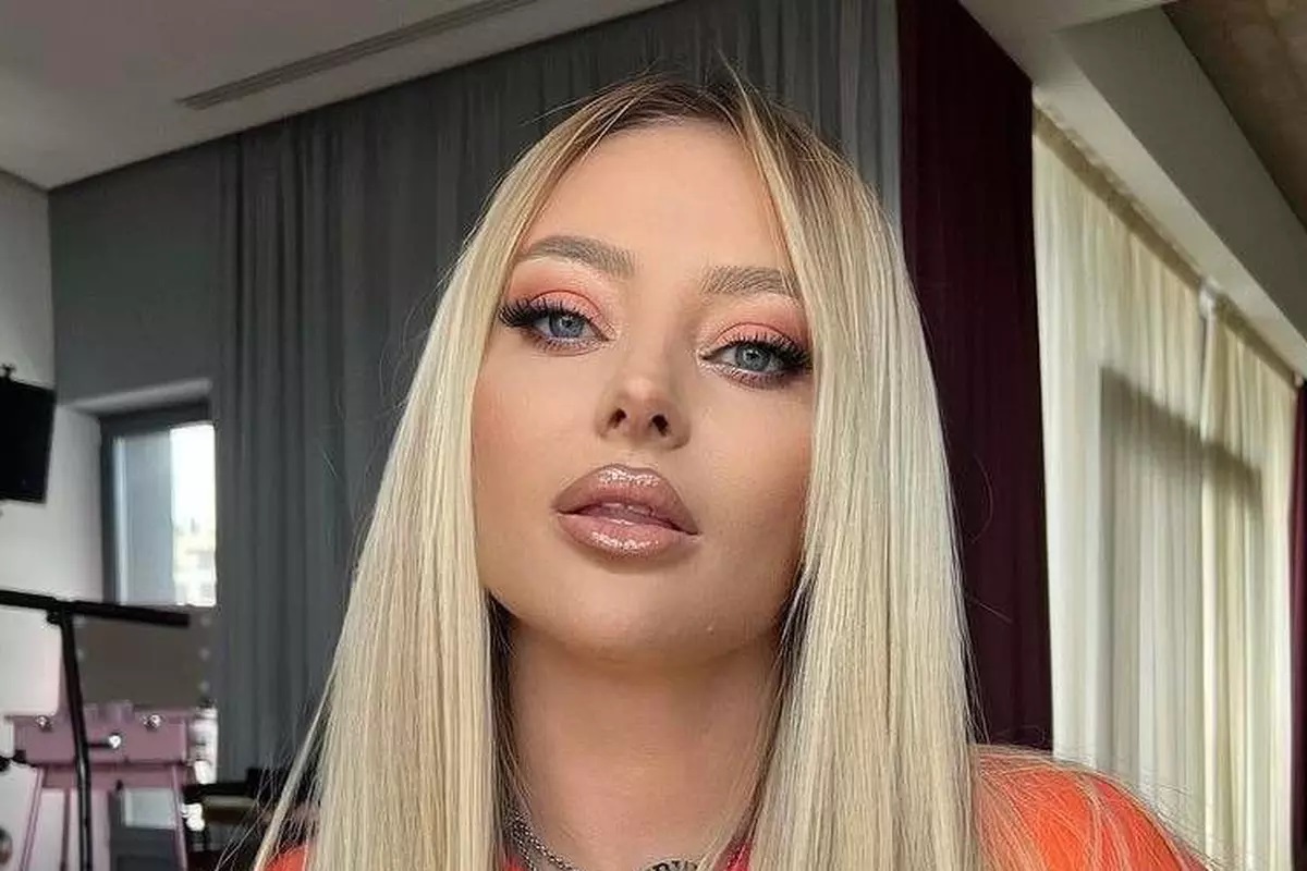 Noile cizme cu care Delia face furori, sunt la mare cautare printre vedetele de la Hollywood