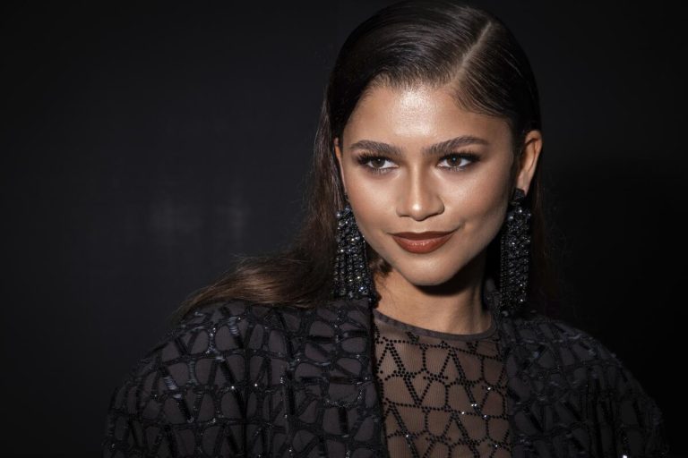 Ținuta spectaculoasă purtată de Zendaya la premiera filmului Dune 2. A știut cum să-și facă intrarea, a atras toate privirile FOTO