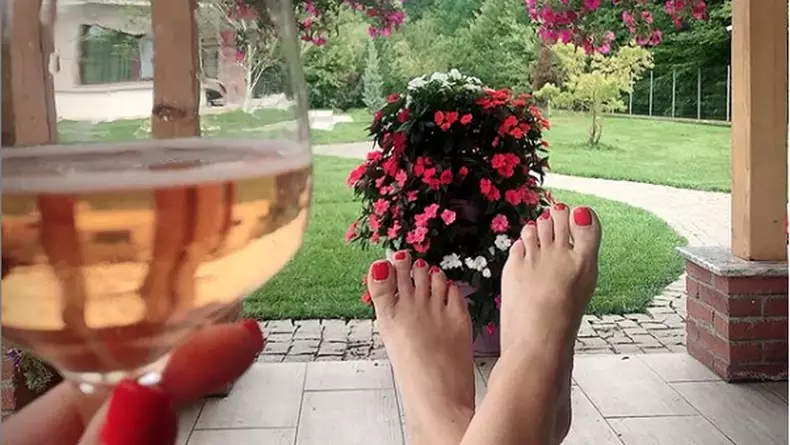 Unde se afla si cum arata casa in care Mirela Vaida locuieste cu sotul si copiii lor 1