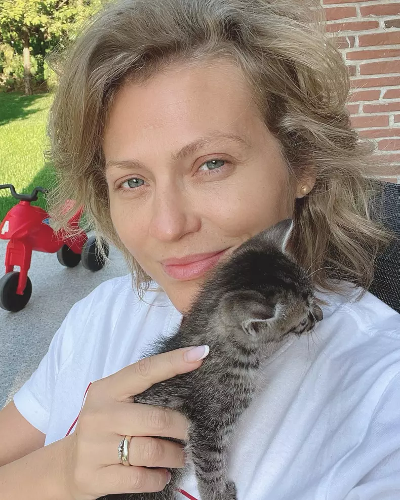 Unde se afla si cum arata casa in care Mirela Vaida locuieste cu sotul si copiii lor 10