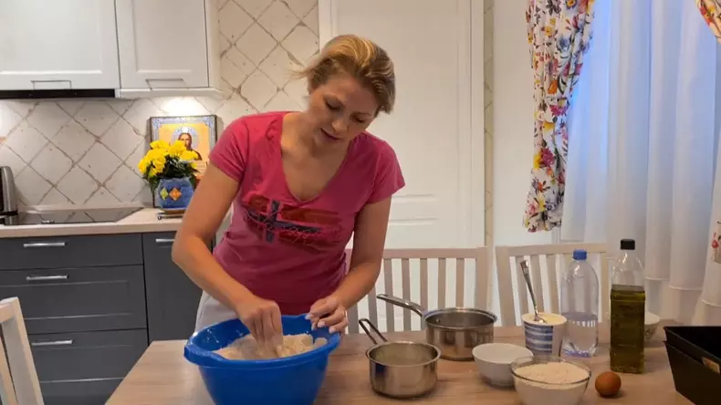 Unde se afla si cum arata casa in care Mirela Vaida locuieste cu sotul si copiii lor 2