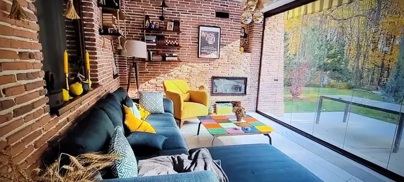 Unde se afla si cum arata casa in care Mirela Vaida locuieste cu sotul si copiii lor 5