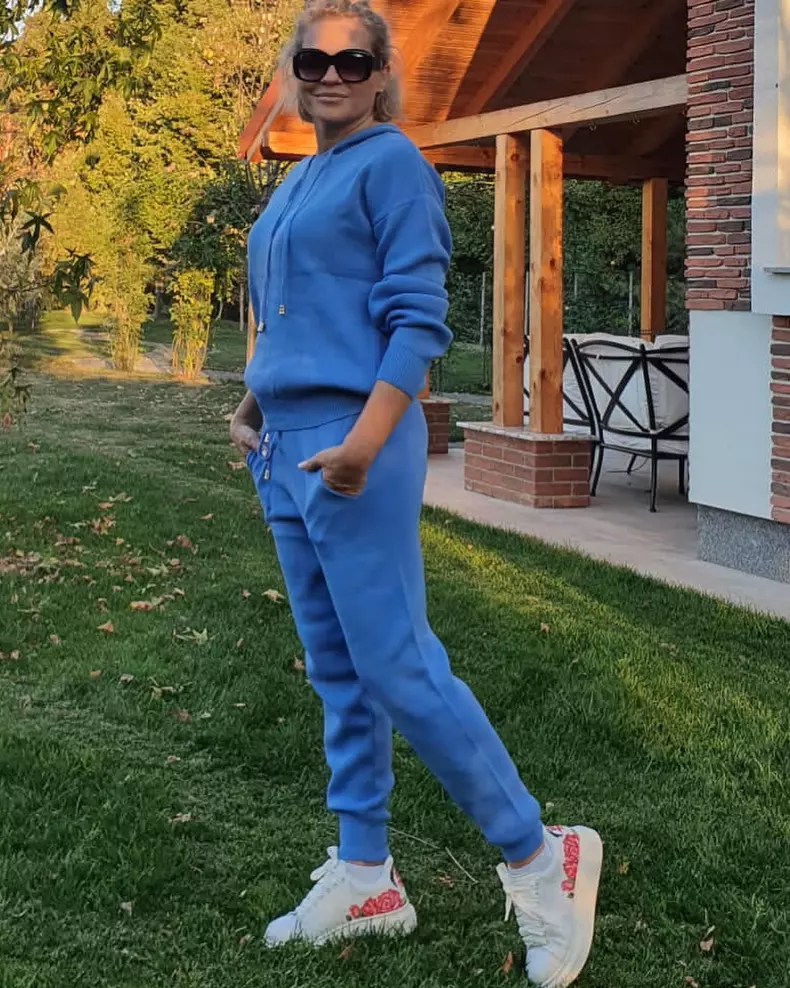 Unde se afla si cum arata casa in care Mirela Vaida locuieste cu sotul si copiii lor 8