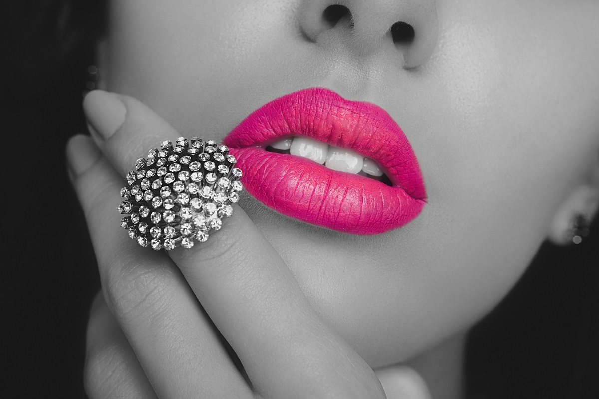 X nuante de ruj pentru brunete