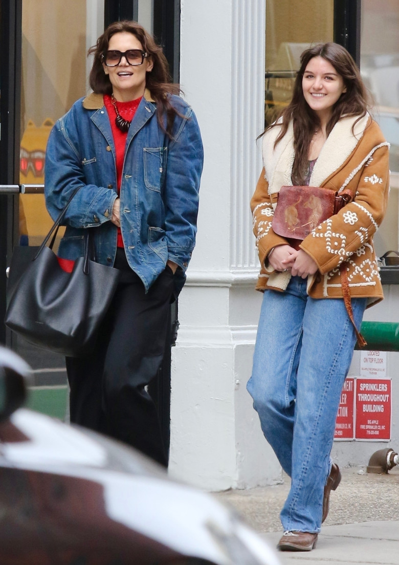 Katie Holmes și Suri Cruise în Manhattan. Profimedia