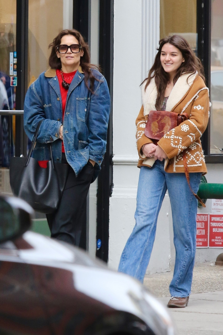 Katie Holmes și Suri Cruise în Manhattan. Profimedia