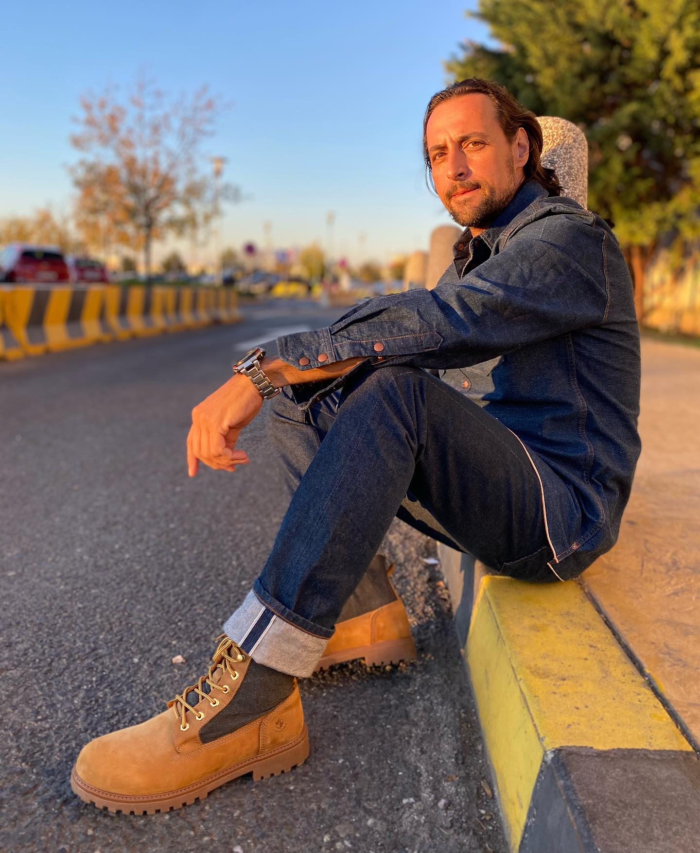 Denis Ștefan regretă că actorii români nu au parte de susținere ca la Hollywood.