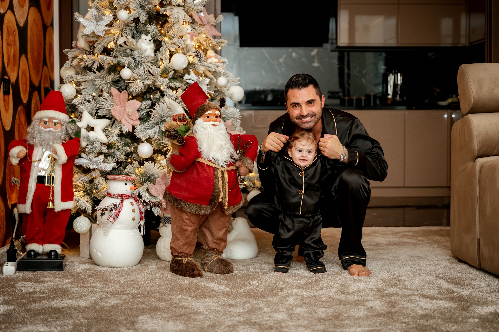 Pepe își retrăiește tinerețea alături de mezinul familiei.