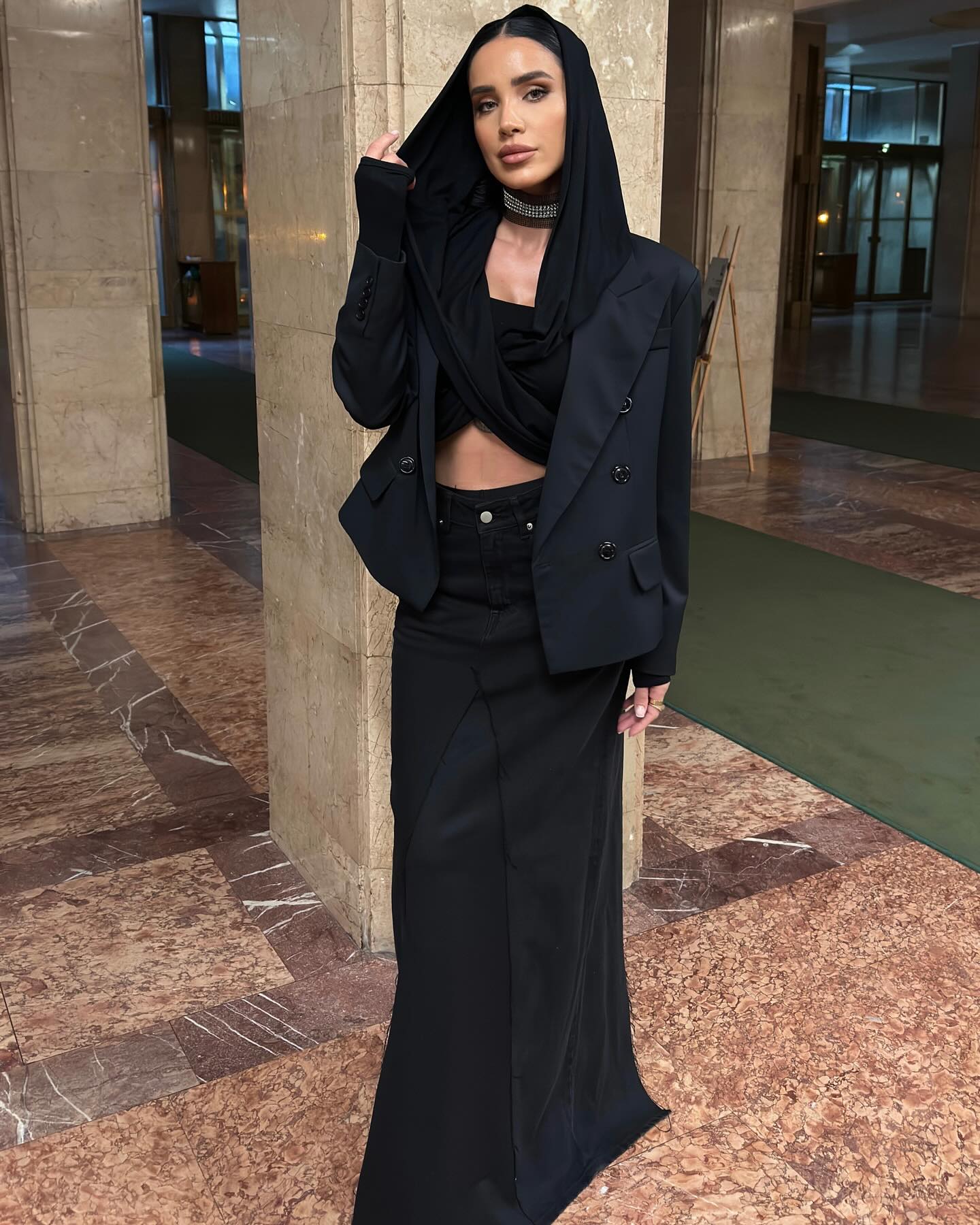 Adelina Pestritu, surprinsa in lenjerie intima pe balcon 11