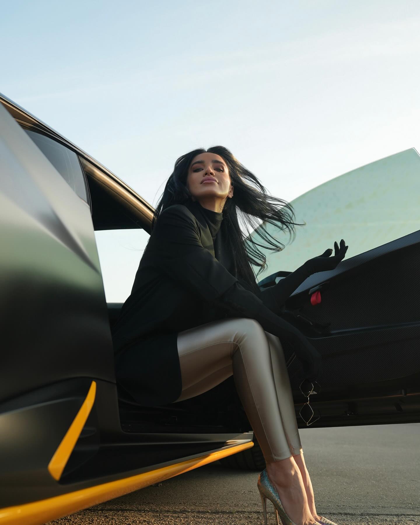 Adelina Pestritu, surprinsa in lenjerie intima pe balcon 26