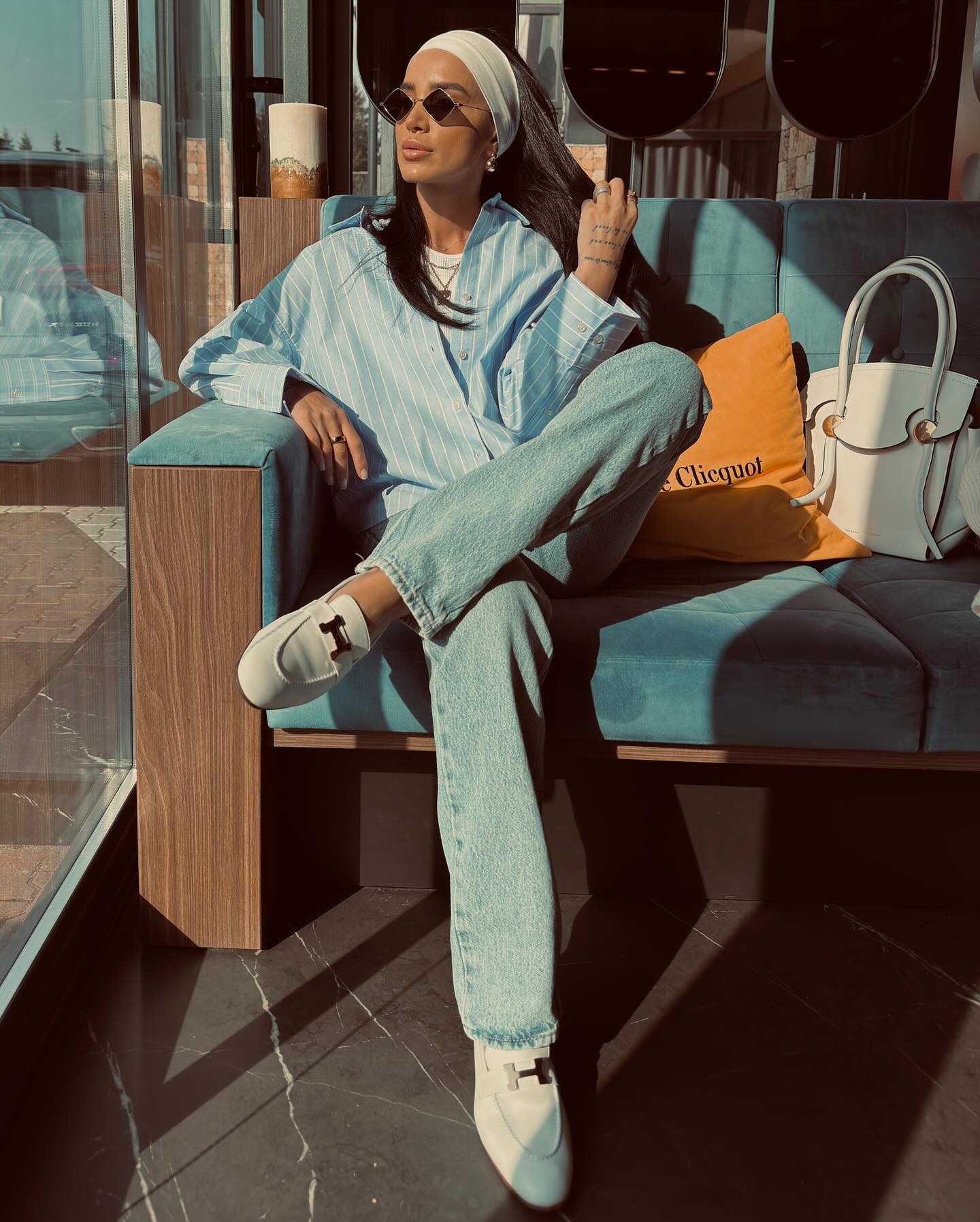 Adelina Pestritu, surprinsa in lenjerie intima pe balcon 27