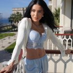 Adelina Pestritu, surprinsa in lenjerie intima pe balcon 3