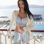 Adelina Pestritu, surprinsa in lenjerie intima pe balcon 4