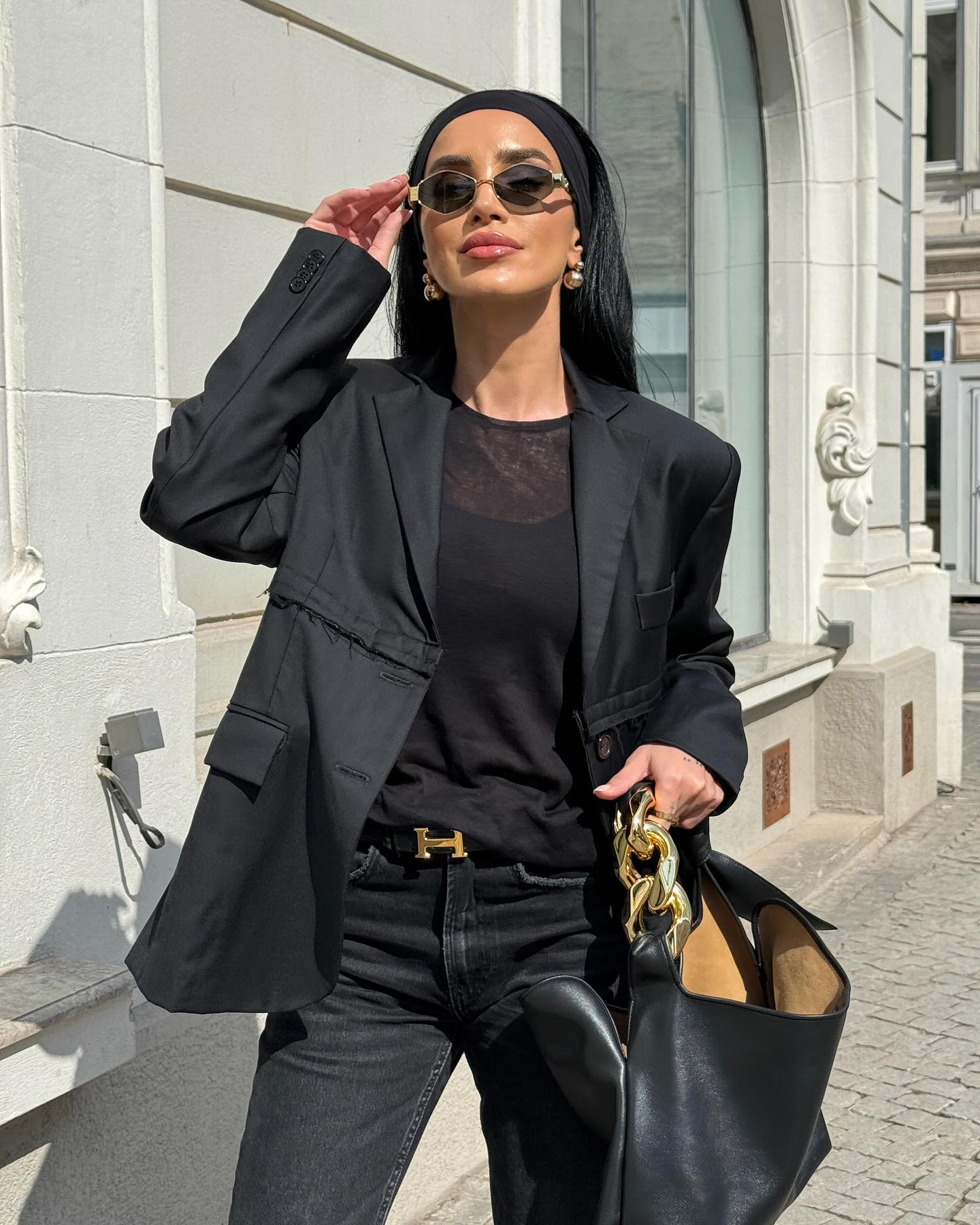 Adelina Pestritu, surprinsa in lenjerie intima pe balcon 9