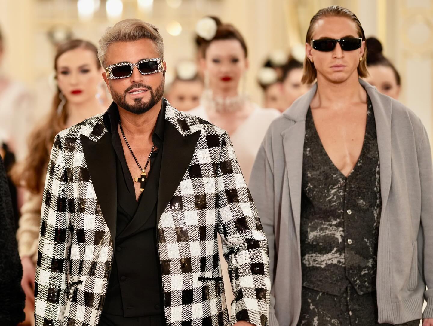 Alaturi de cine a fost surprins Catalin Botezatu la Paris 3