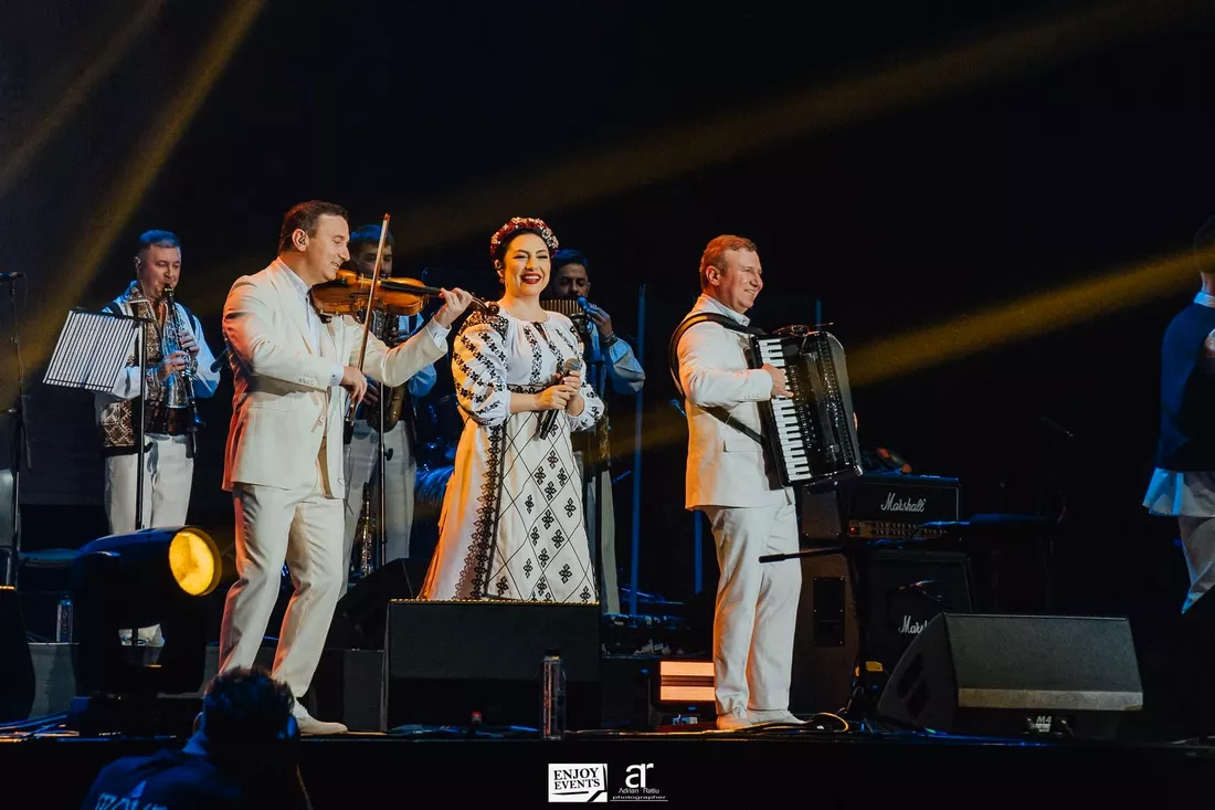 Andra, pazita ca un sef de stat la concert