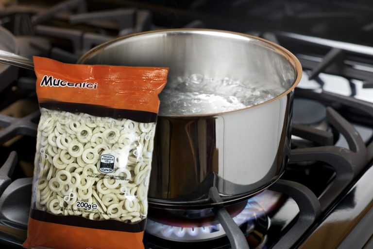 Câtă apă se pune la o pungă de mucenici. Idei și trucuri utile pentru a face cea mai bună rețetă de mucenici fierți