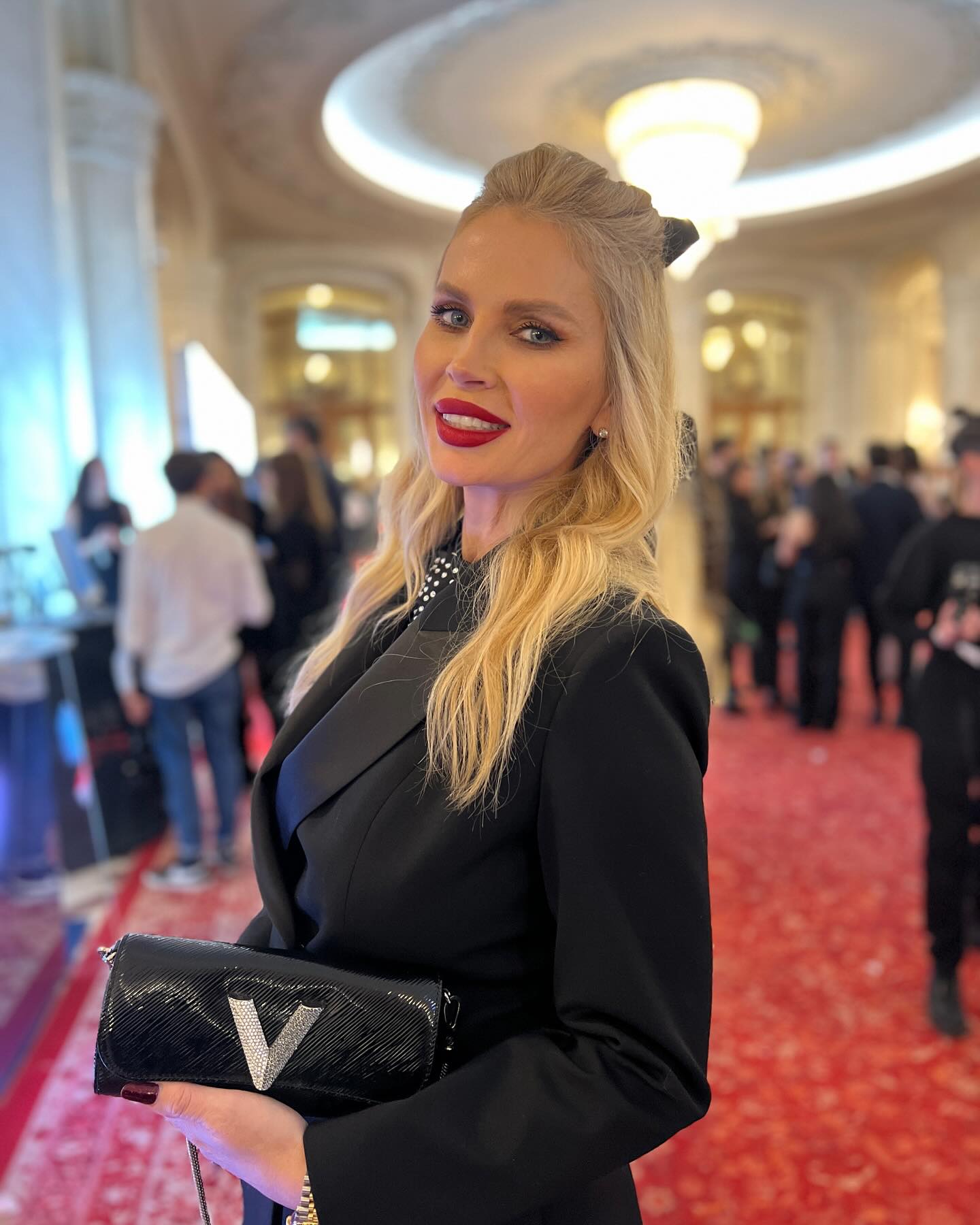 Ce interventie si-a facut Andreea Banică la fata 16