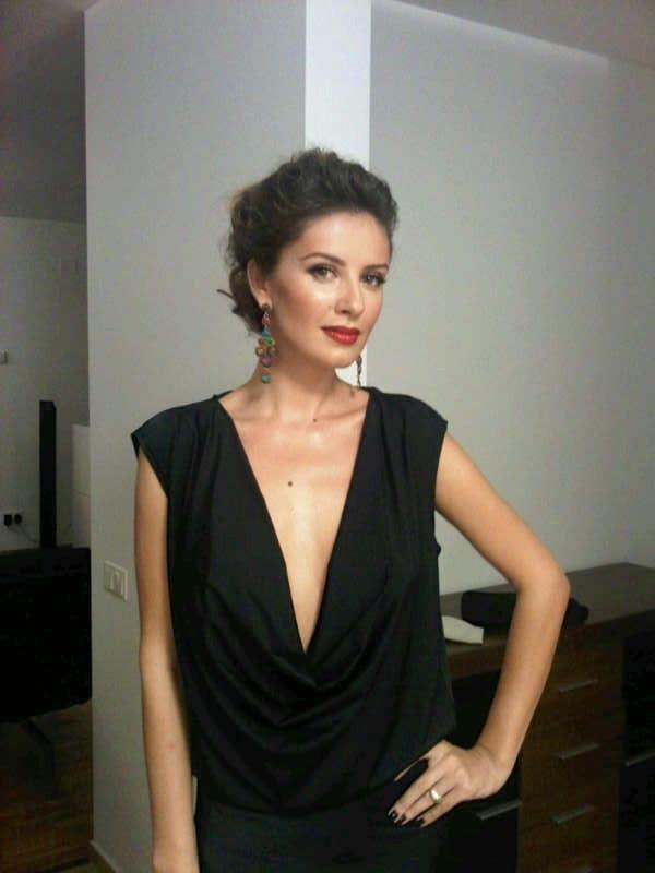 Ce operatii estetice are Daiana Anghel 10