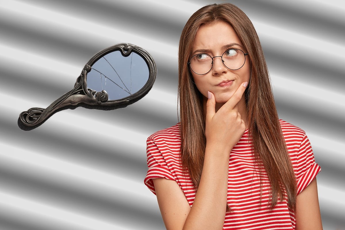 Ce se întâmplă dacă spargi o oglindă din greșeală?