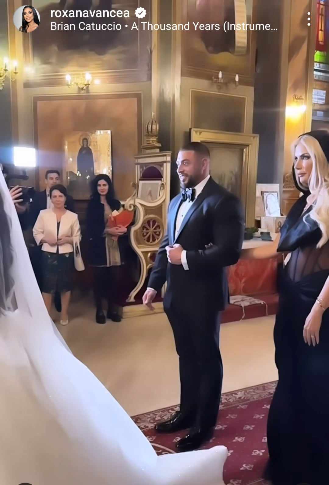 Ce tinuta a purtat Laura Vicol, nasa de cununie a Roxanei Vancea, la eveniment 6