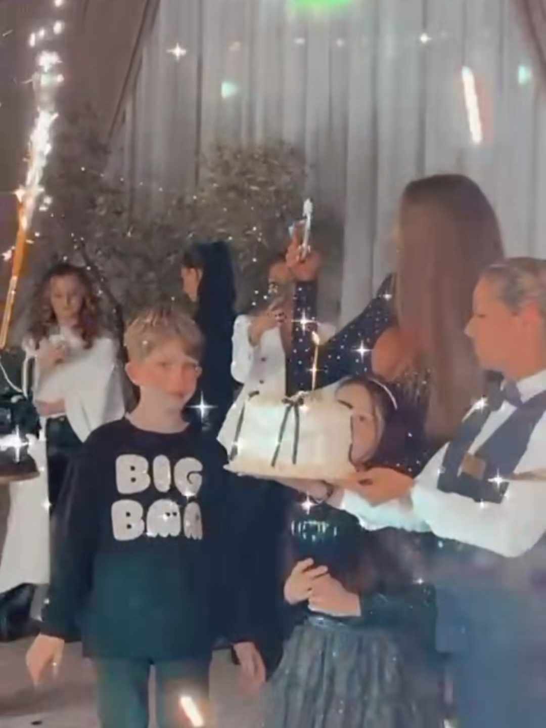 Ce tinute a purtat Bianca Dragusanu la super petrecerea data de ziua ei 12