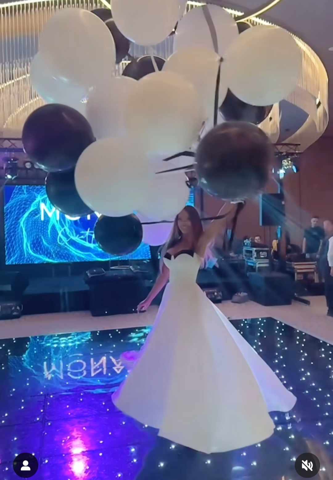 Ce tinute a purtat Bianca Dragusanu la super petrecerea data de ziua ei 13