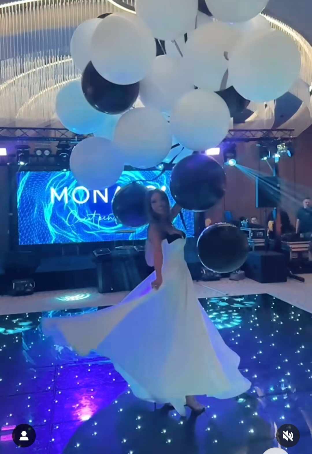 Ce tinute a purtat Bianca Dragusanu la super petrecerea data de ziua ei 14