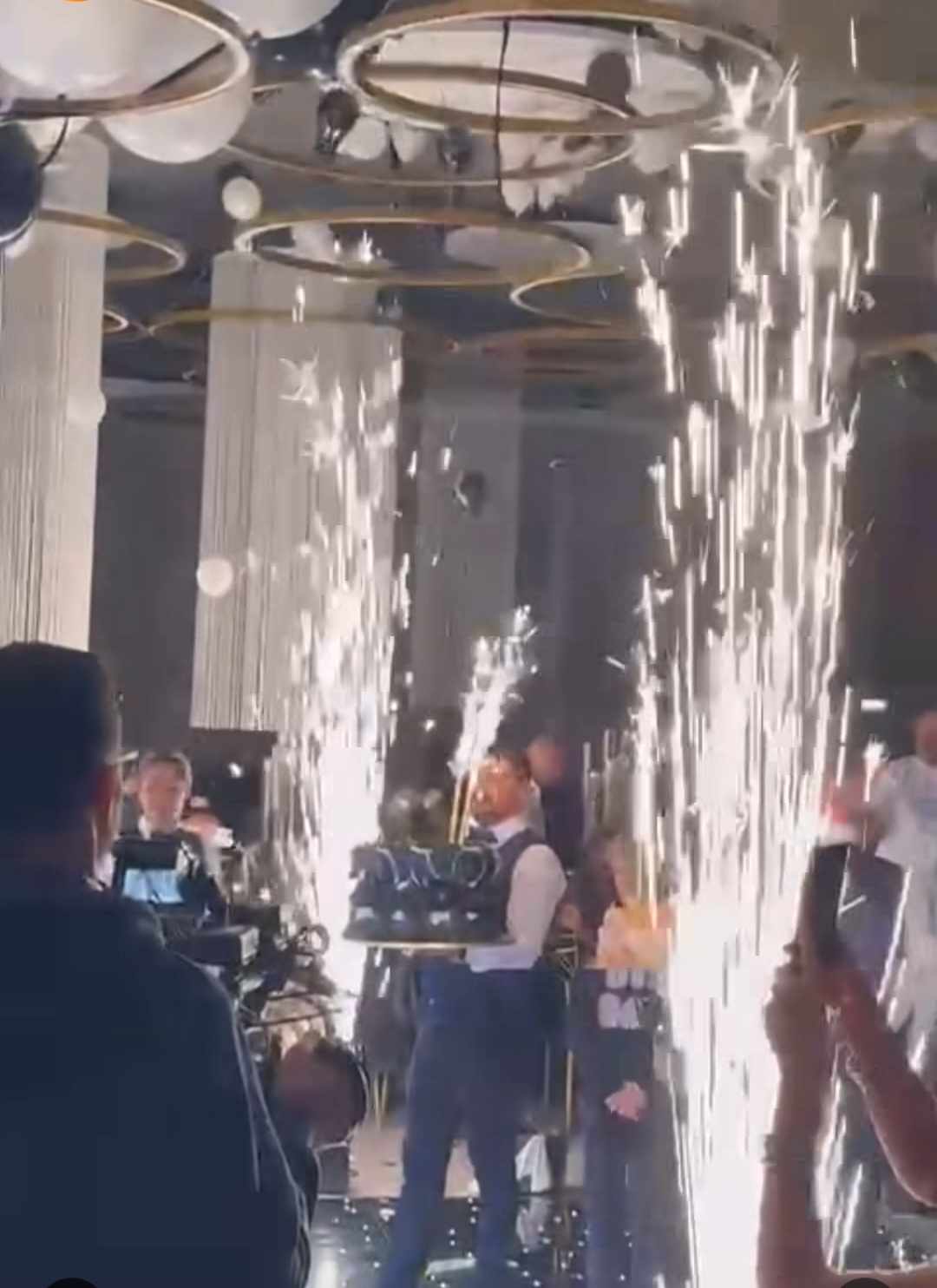 Ce tinute a purtat Bianca Dragusanu la super petrecerea data de ziua ei 2