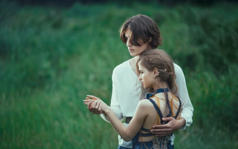 Cele 4 zodii de bărbați care își tratează iubita ca pe o regină. Sunt romantici și atenți cu perechea lor