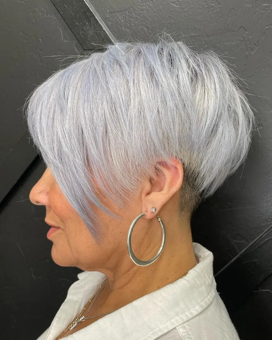 Cele mai frumoase tunsori pentru femeile cu parul carunt 1