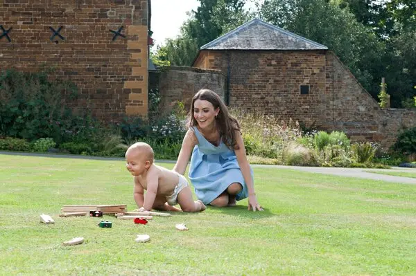 Cine este și cum arata Heid Agan, sosia lui Kate Middleton 13