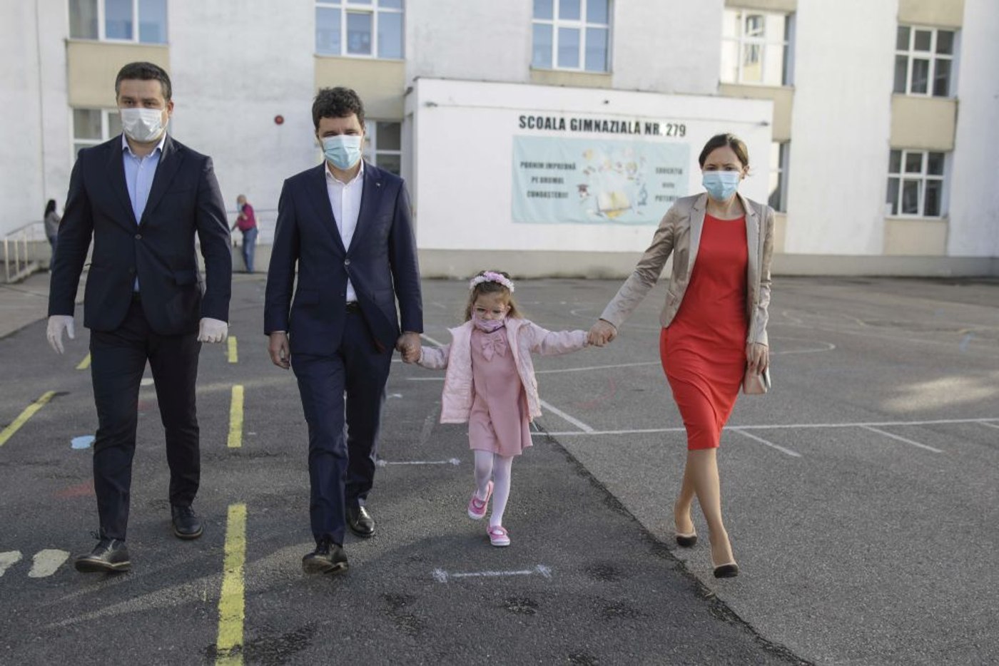 Cine este si cum arata sotia lui Nicusor Dan 16