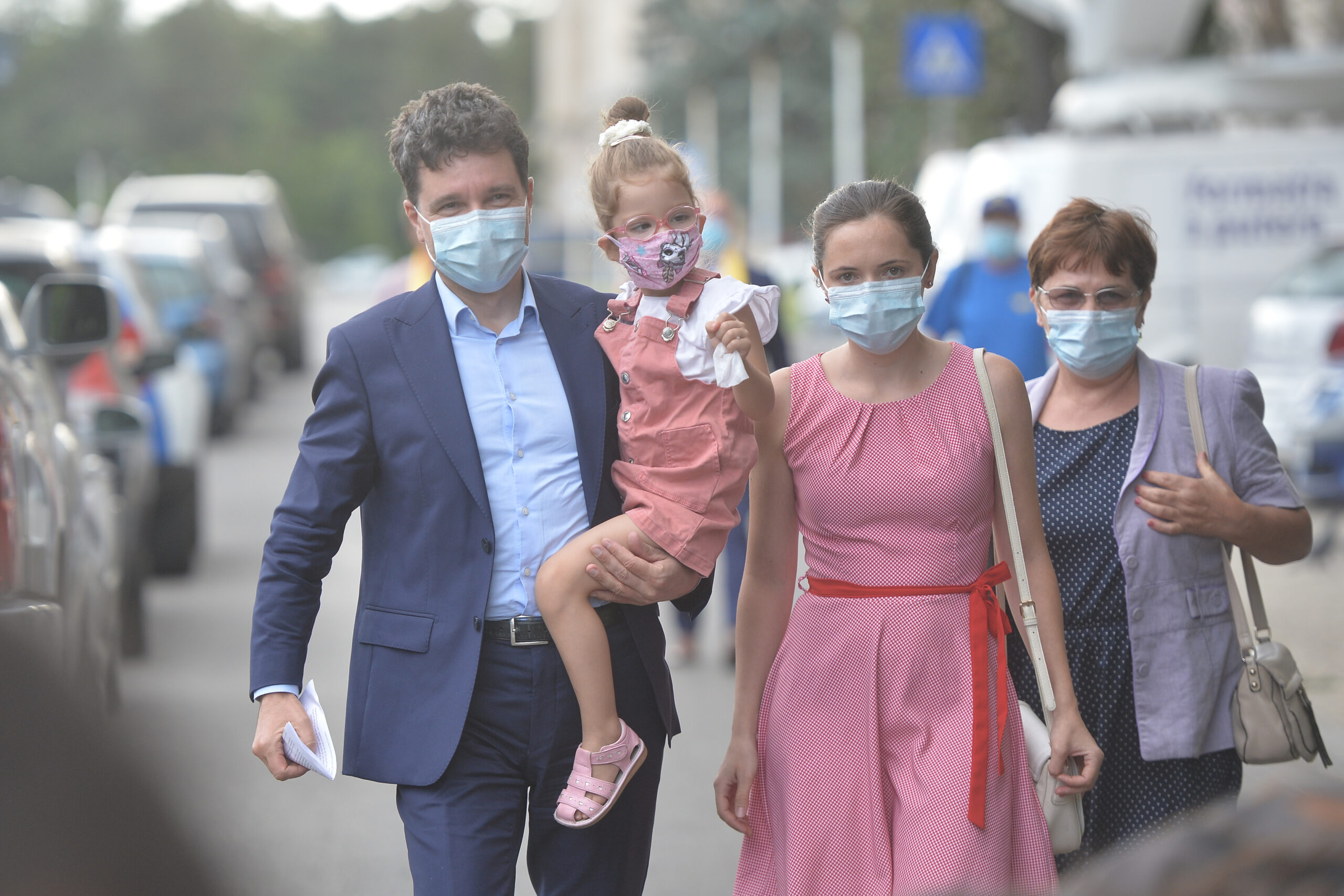 Cine este si cum arata sotia lui Nicusor Dan 19