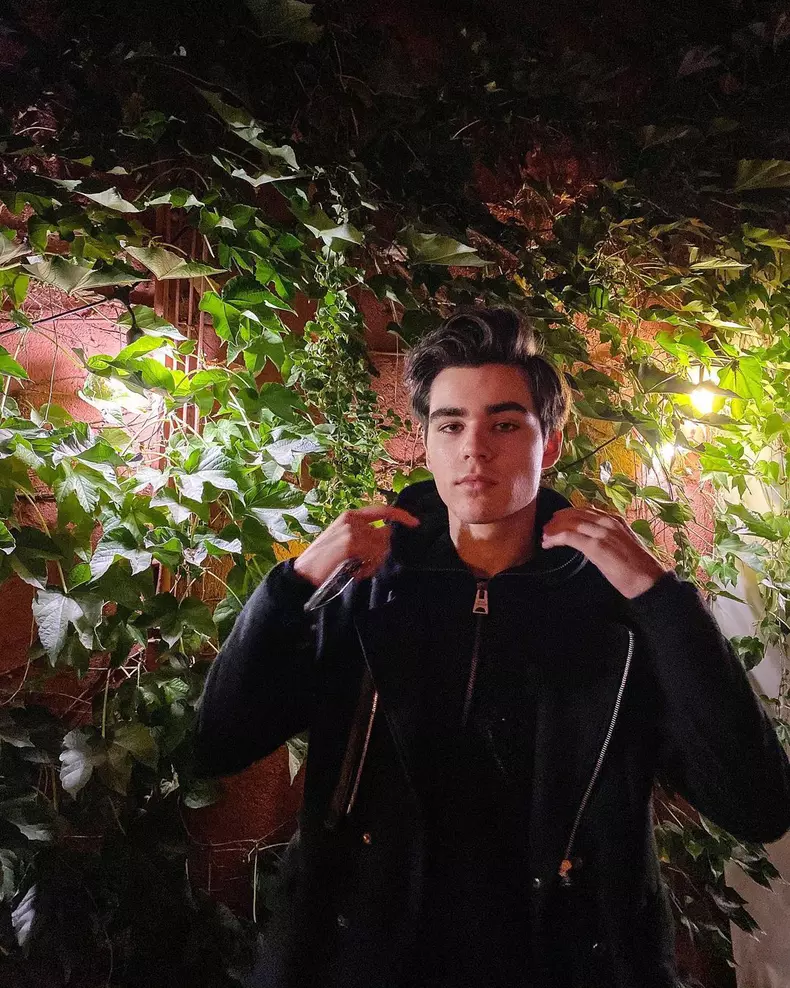 Cu ce se ocupa mama lui Radu Stefan Banica in prezent 4