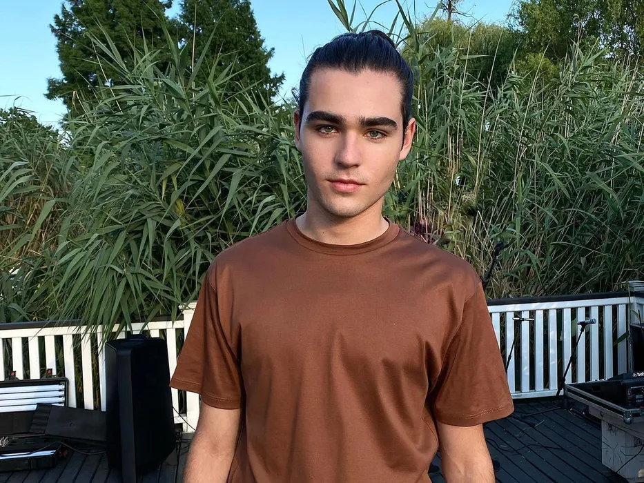 Cu ce se ocupa mama lui Radu Stefan Banica in prezent 5