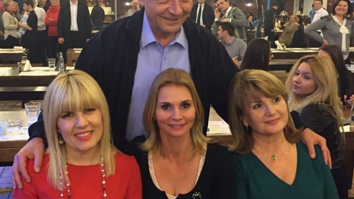 Cum arata Maria Băsescu in tinerete 22