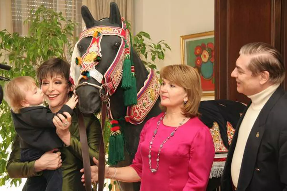 Cum arata Maria Băsescu in tinerete 27