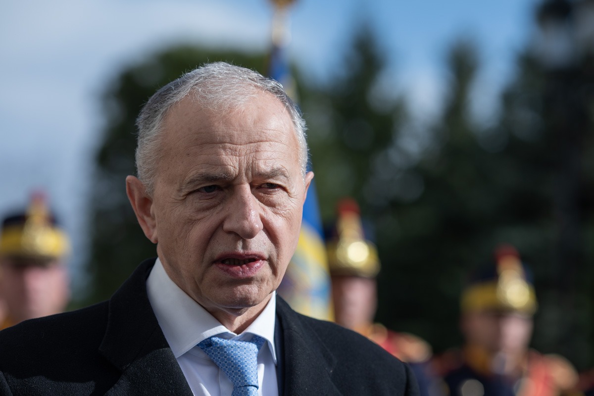 Cum arata Mircea Geoana in tinerete 14