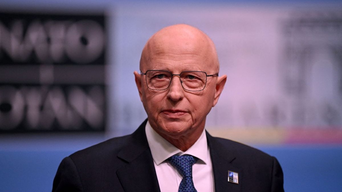 Cum arata Mircea Geoana in tinerete 18