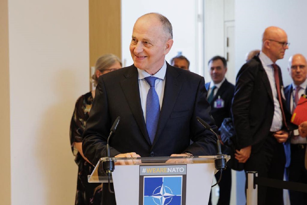 Cum arata Mircea Geoana in tinerete 19