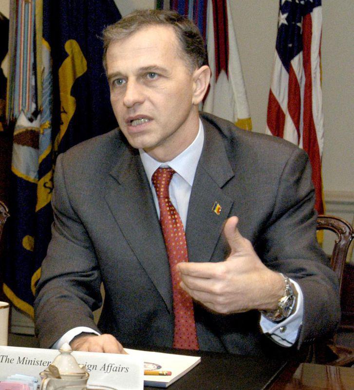 Cum arata Mircea Geoana in tinerete 2