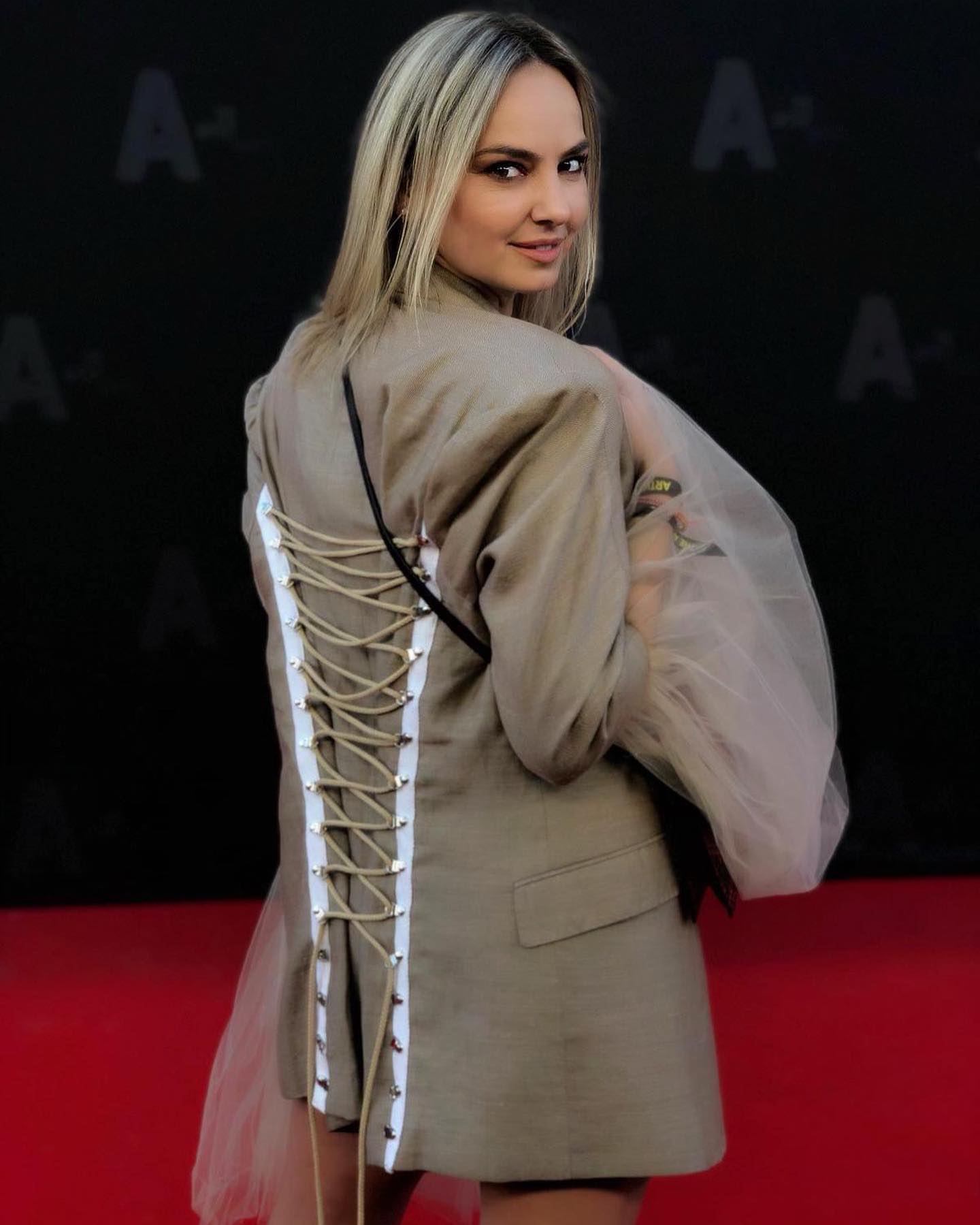 Cum arata Roxana Ionescu, cand s-a lansat la Fata de la pagina 5 29