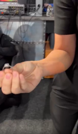 Cum arata inelul de logodna primit de Oana Ciocan de la Jador 5